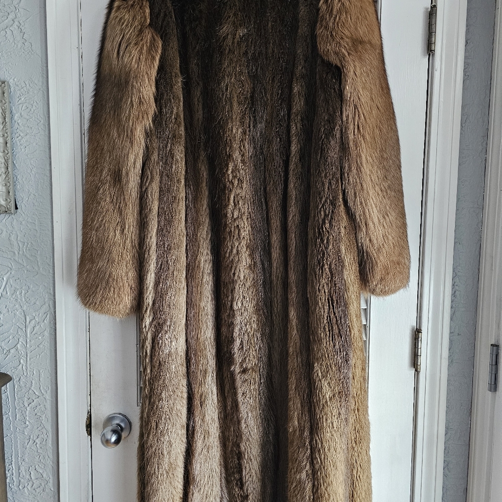 Beautiful Vintage Full Length Beaver with Fox Sleeve Fur Coat L - Picture 6 of 16